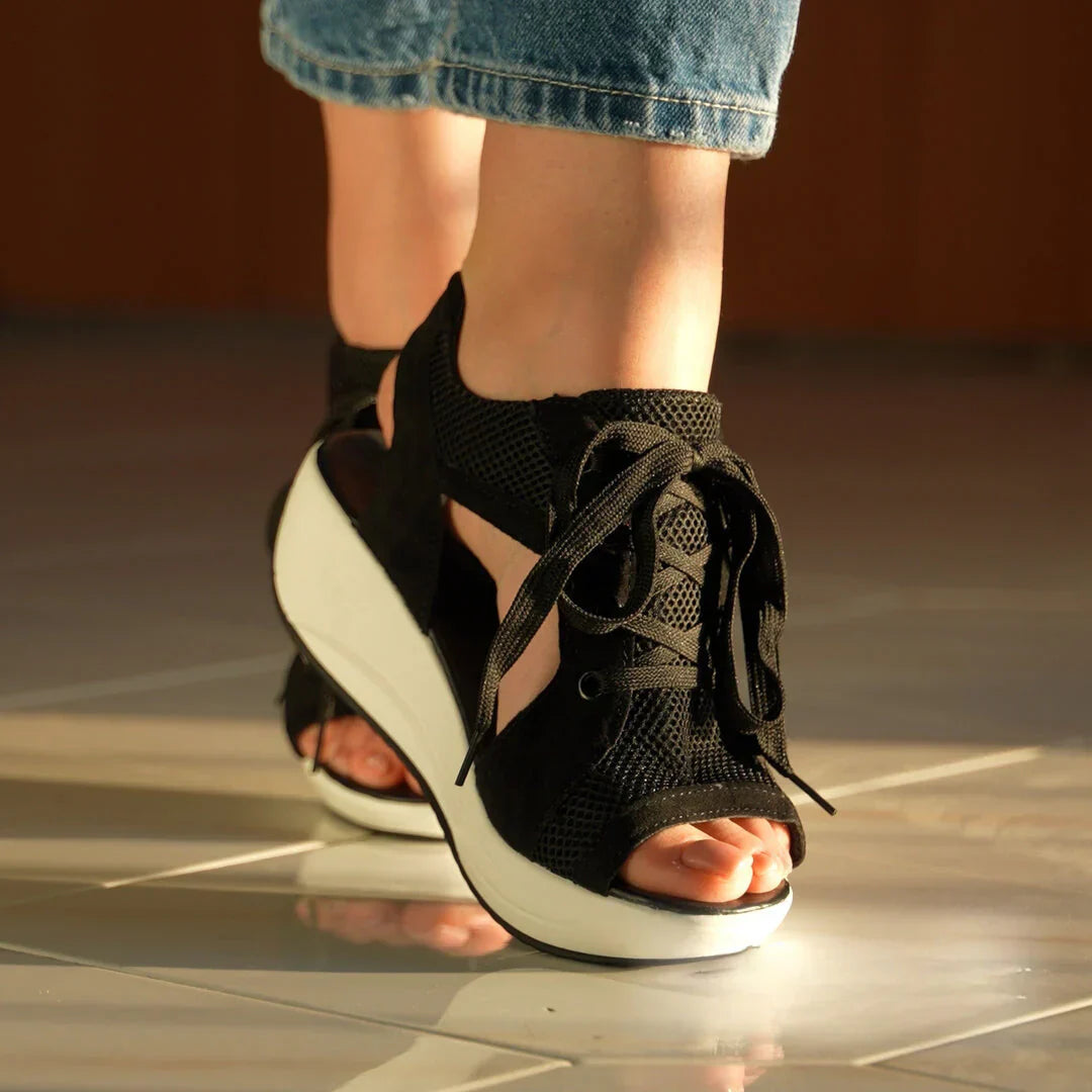 Trendige, bequeme und sommerlich leichte Damensandalen – Fergie