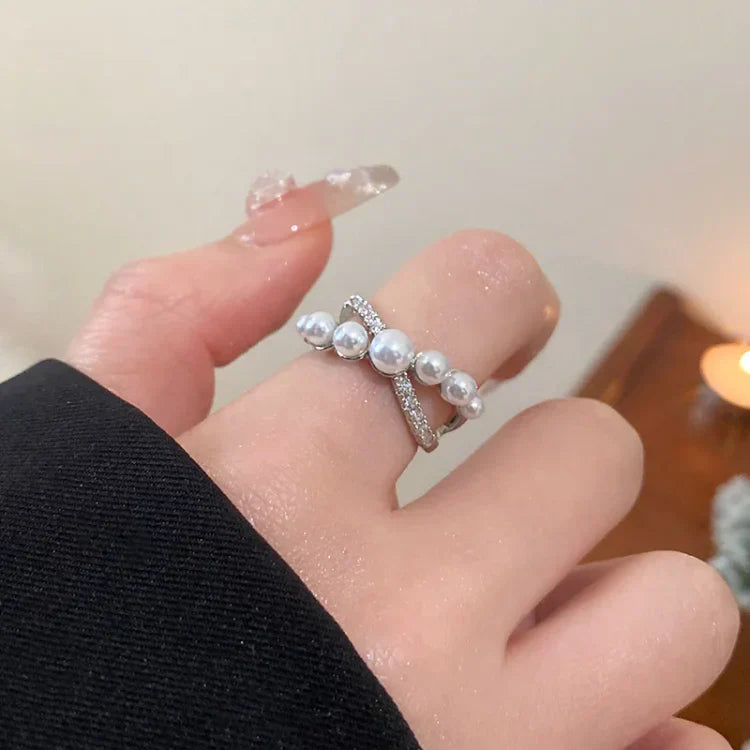 Verstellbarer Vintage Ring mit Zirkonia und Perle – Isadora