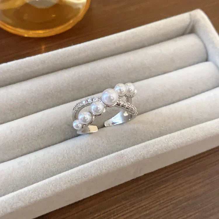 Verstellbarer Vintage Ring mit Zirkonia und Perle – Isadora