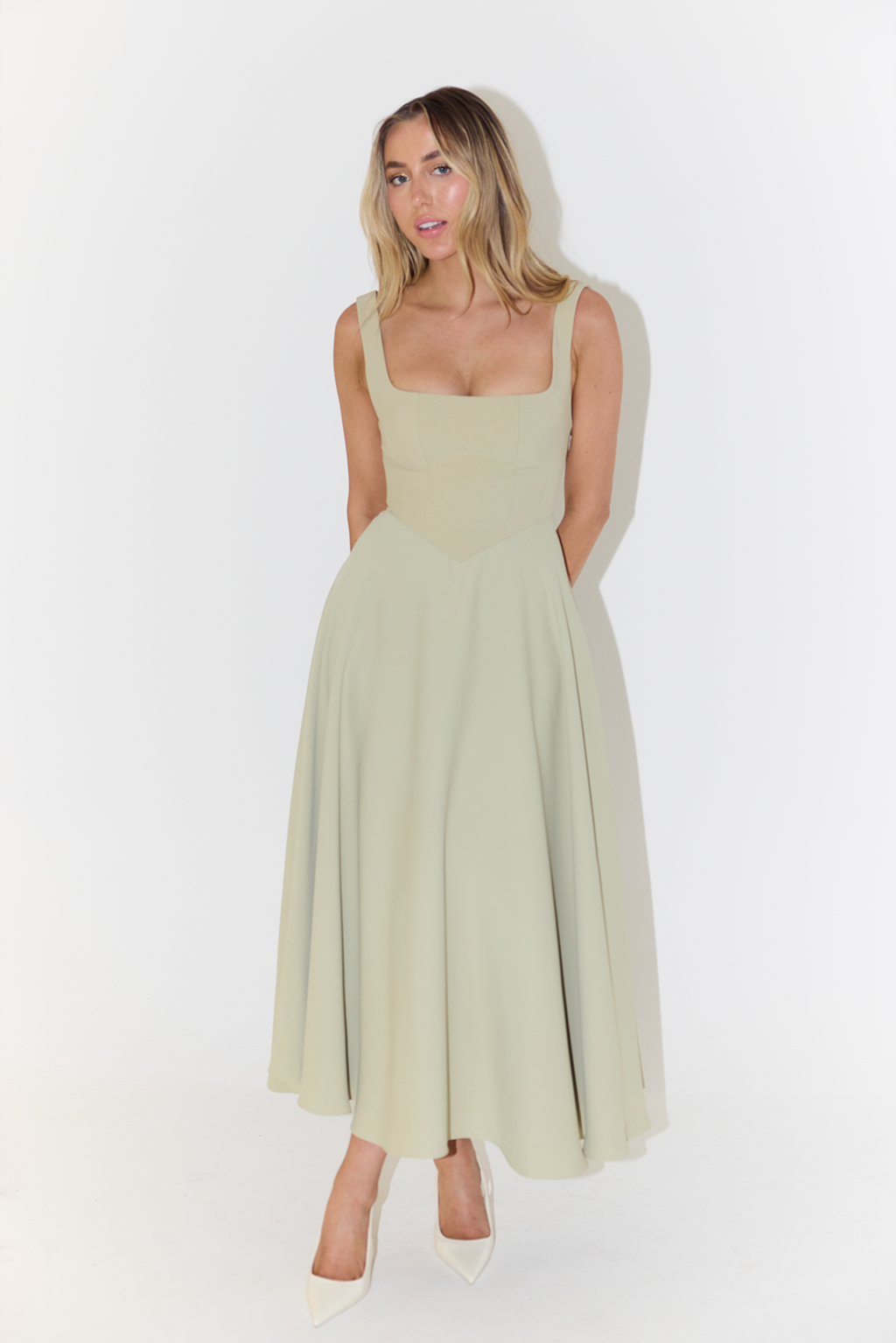 Damen ärmelloses Midikleid mit eckigem Ausschnitt für den Sommer