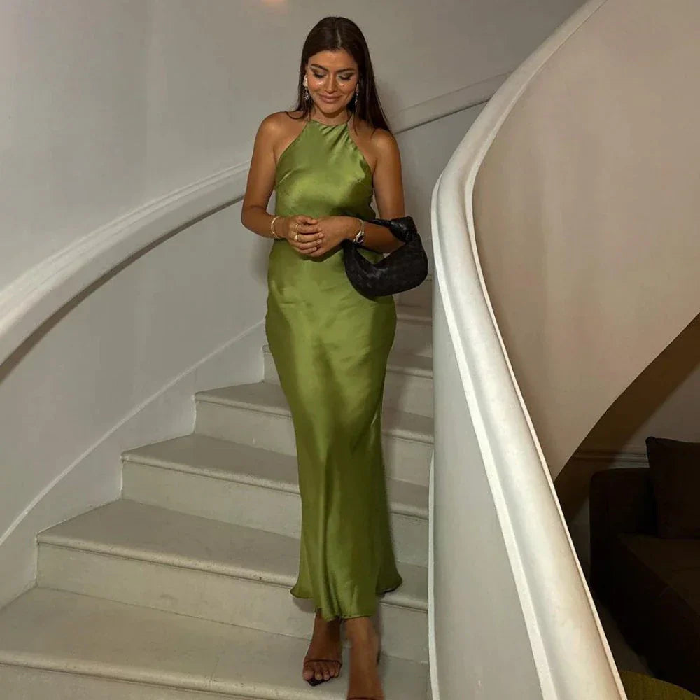 Atemberaubendes Klassisches Neckholderkleid | Maxi