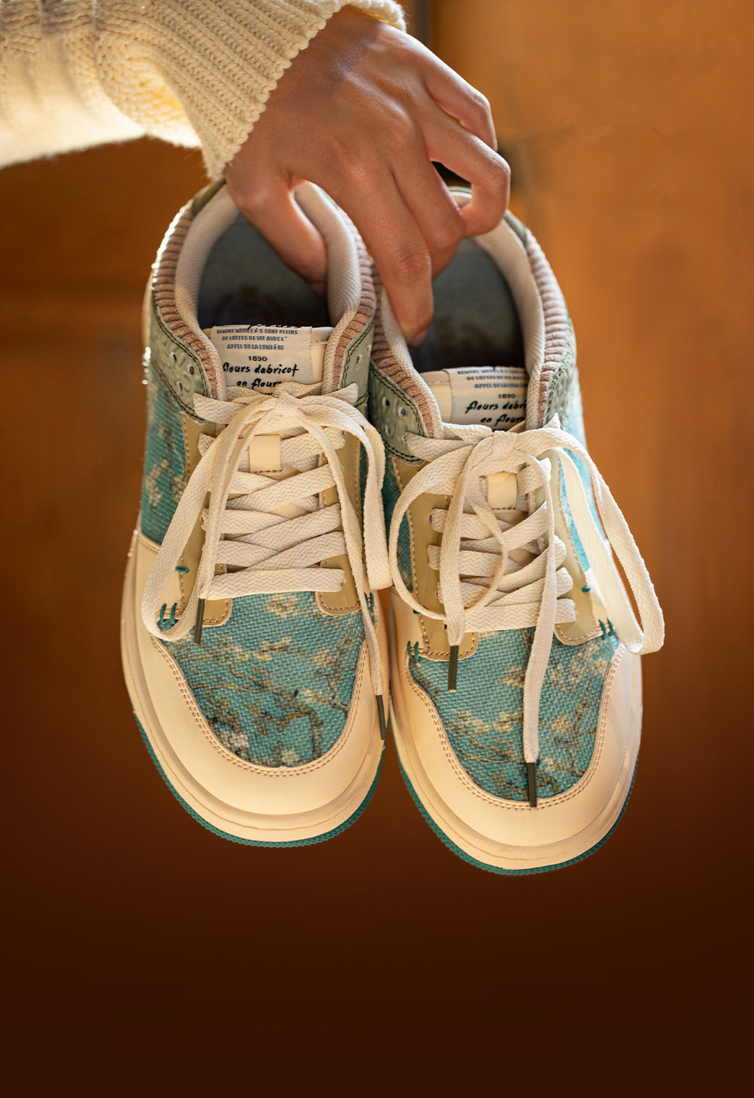 Stilvolle Damen & Herren Kunst-Sneakers mit Mandelblüten-Print – Arta