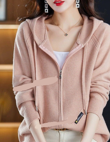 – Einfarbiger rosa Hoodie