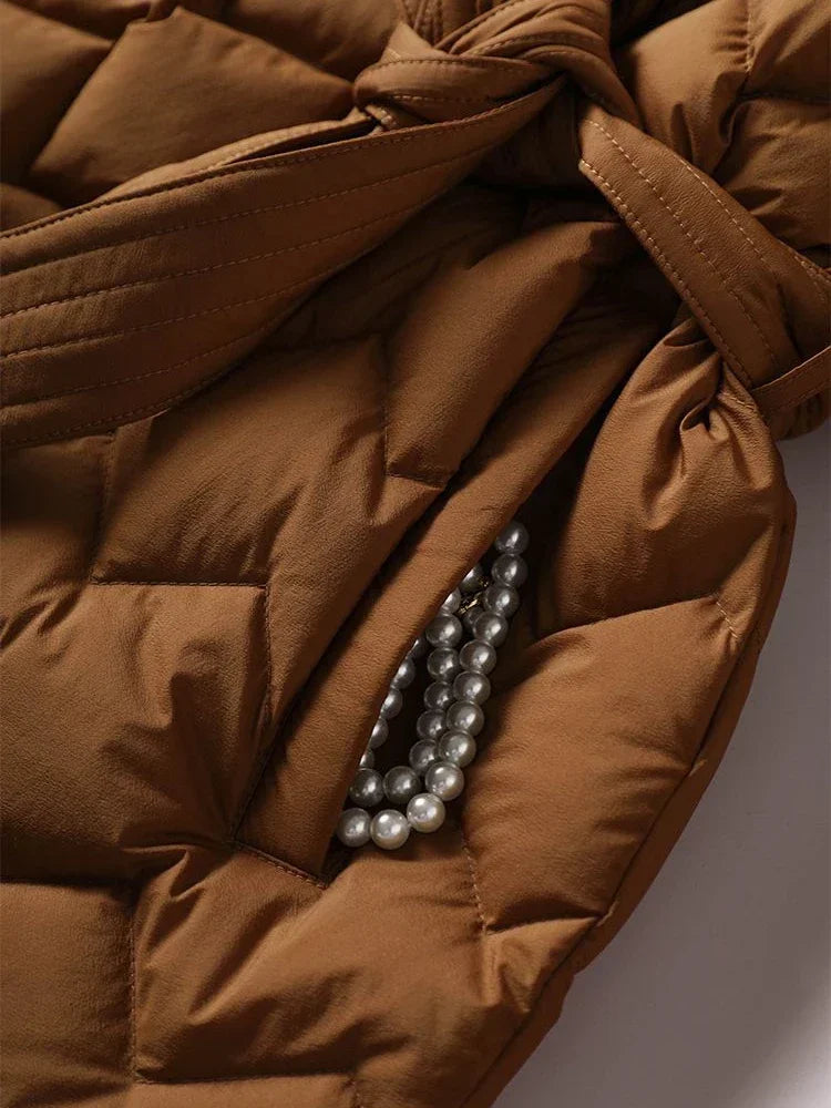 Assunta - Elegante Daunenjacke Mit Gürtel