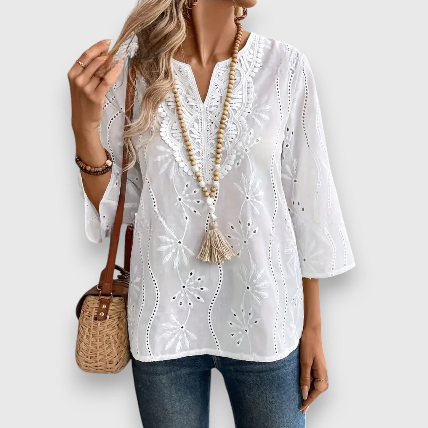 Tessa – Bluse mit Ösenmuster