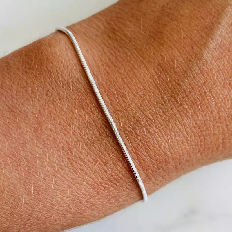 Bändchen | Minimalistisches Armband mit Schlangen schließe