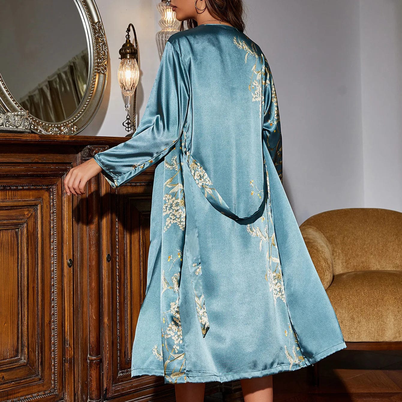 Zweiteiliges Satin Nachtwäsche-Set Damen mit Trägerkleid & Kimono – Salena