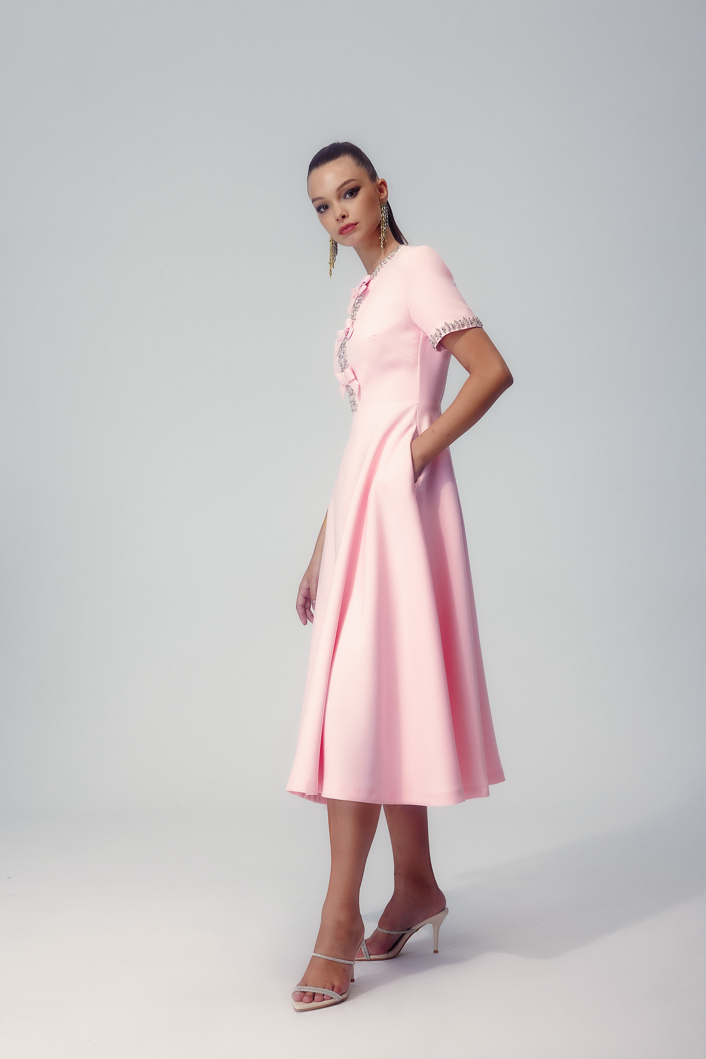 Jolina – Elegantes Maxikleid mit funkelnden Details