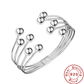 Weit offenes Armband mit Silberperlen