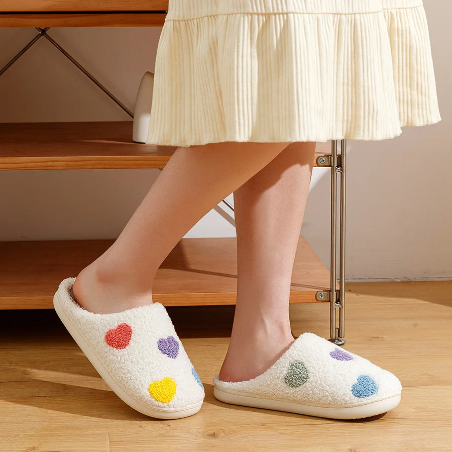 HeartSlides – Flauschige Herz-Hausschuhe für Damen