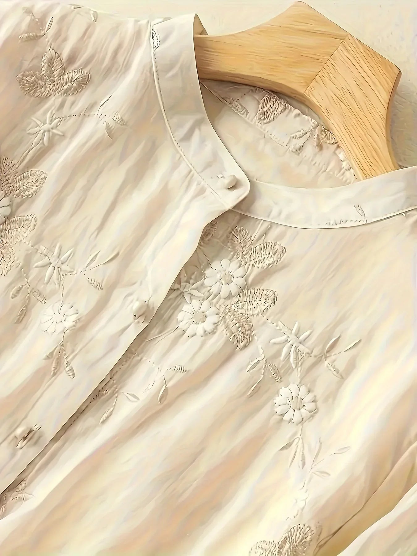 Blumenbluse | Eliza | Bestickt | Knopfverschluss | Frühling 2025 | Modisch