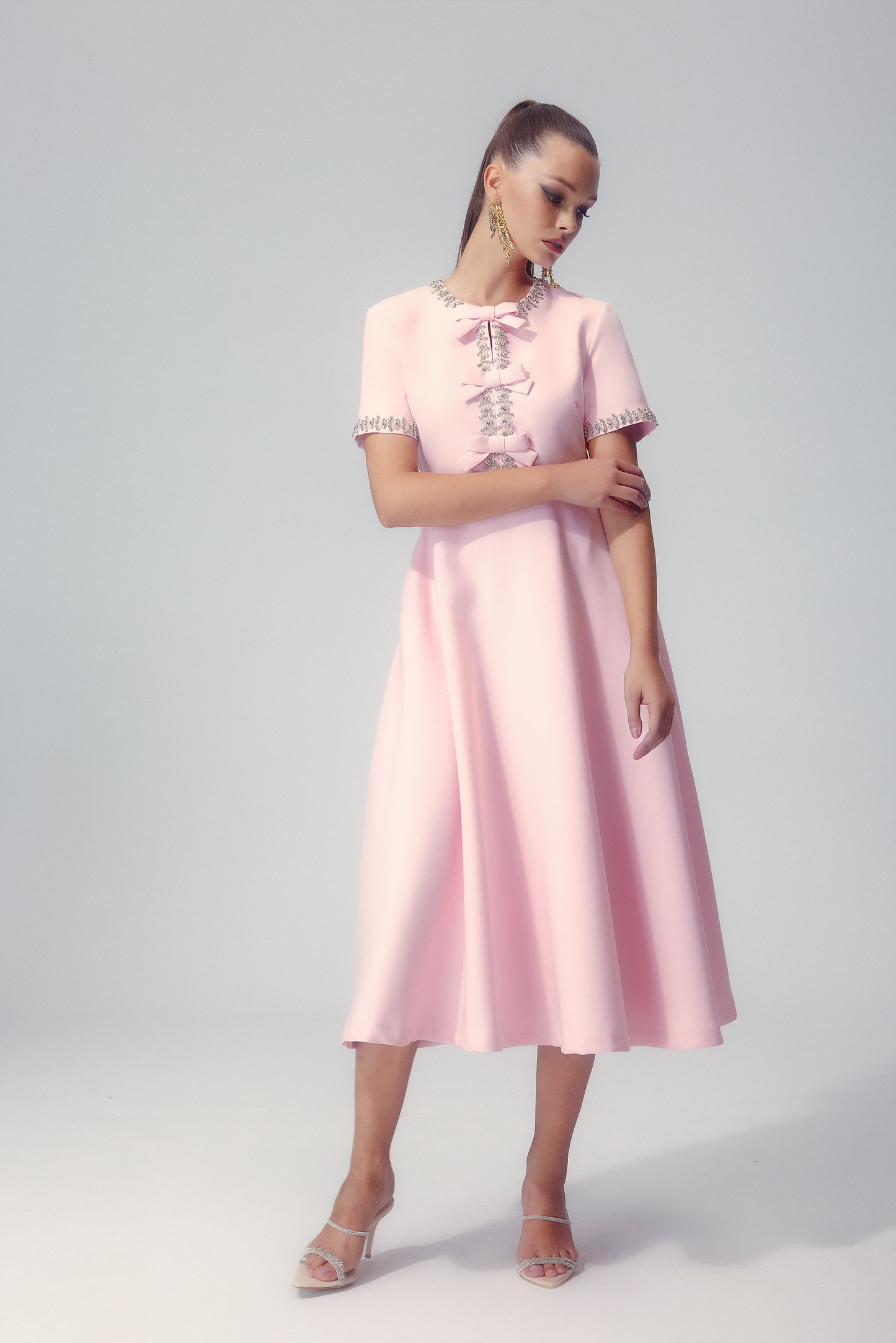 Jolina – Elegantes Maxikleid mit funkelnden Details