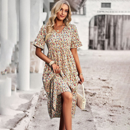 Boho Sommerkleid mit Blumenprint und V-Ausschnitt – Leichtes Midikleid mit kurzen Ärmeln für Damen