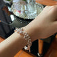 Armband mit silbernen Kugeln