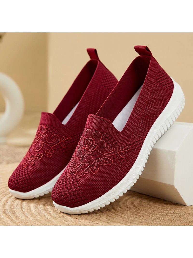 Sandale BreezeWalk | Atmungsaktive Damensandale mit Stickerei für Sommer 2025