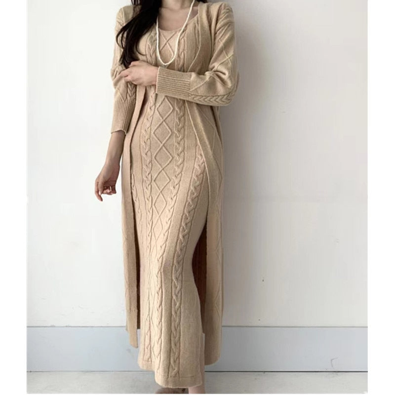 Mila Winter-Duo | Gestricktes Kleid mit wärmender Strickjacke im 2-teiligen Set