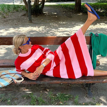 Edenia - Elegantes Midikleid mit kontrastierendem Streifenmuster für vielseitige Frauen für jeden Anlass