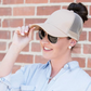 Trendige Damen Baseballcap mit Zopfloch & Klettverschluss – Leona (1+1 GRATIS Aktion)