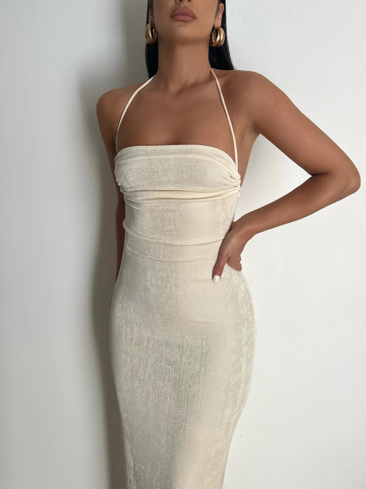 Kleid mit tiefem Rückenausschnitt für Sommer 2025 | Stilvoller Ein- und Ausgang