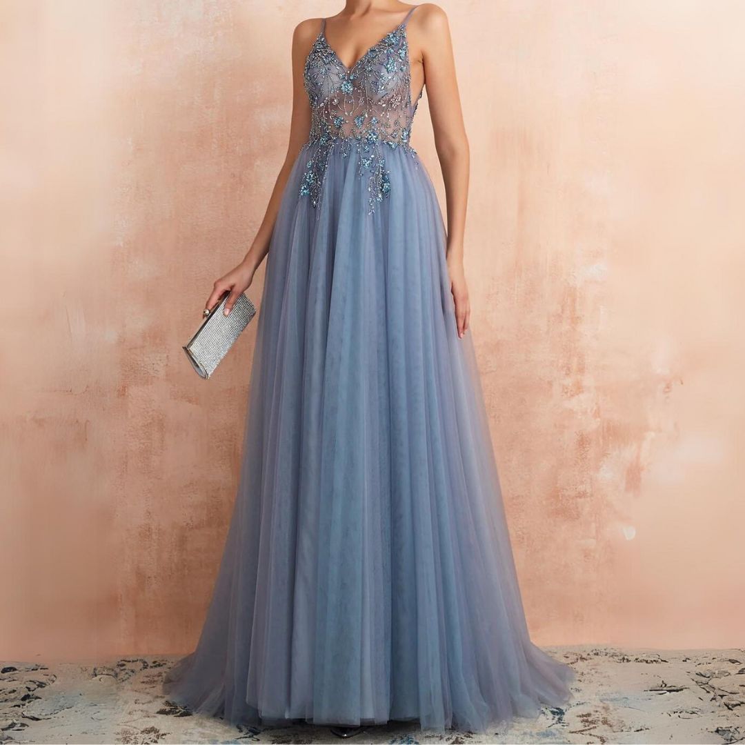 Tüllkleid mit Schlitz und V-Ausschnitt - Frühling 2025 Kollektion