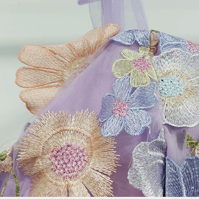 Cocktailkleid aus Tüll mit Blumenapplikationen - Rosalie, Frühling 2025 Edition