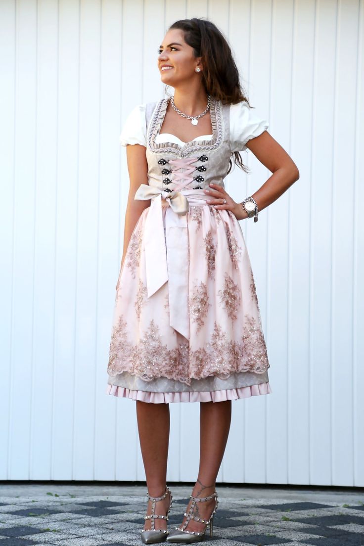 Damen Dirndl Kleid: Traditionelles Trachtenkleid mit Schürze und eleganter Schnürung
