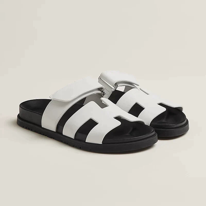 Herren Leder-Sandalen – Stilvolle schwarze Pantoletten mit verstellbarem Riemen