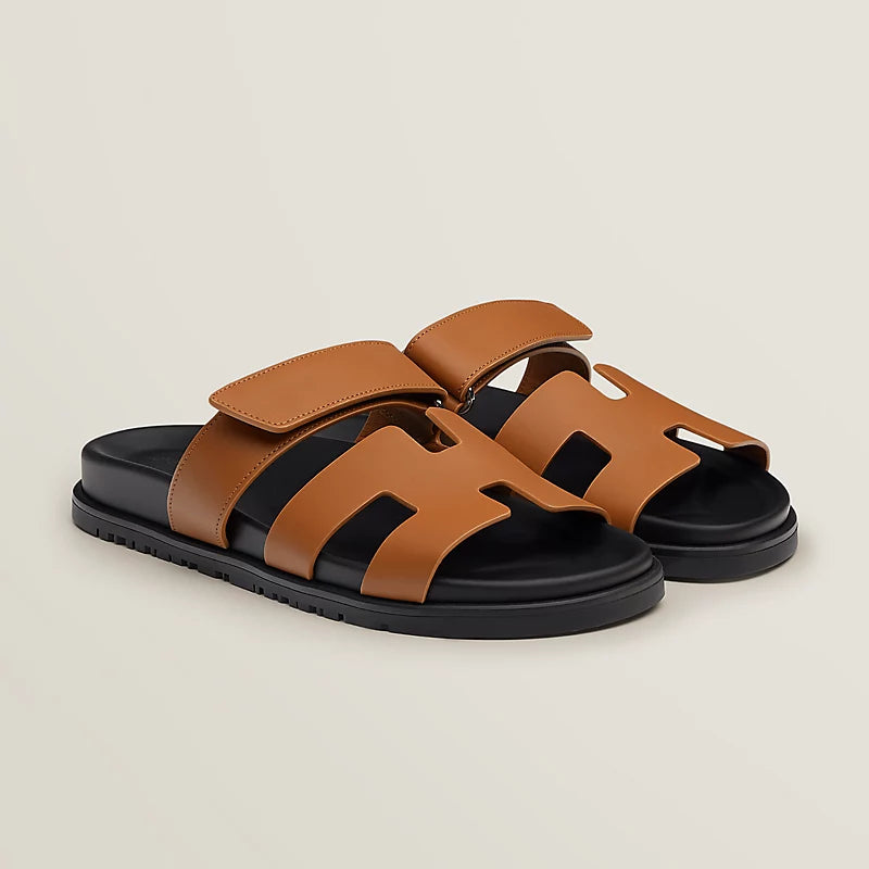 Herren Leder-Sandalen – Stilvolle schwarze Pantoletten mit verstellbarem Riemen
