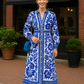 Isabe – Maxikleid mit königlichem Blau-Weiß-Print
