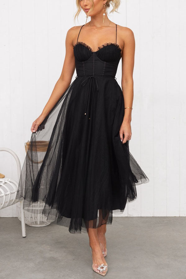 Ärmelloses Damen-Midikleid mit dünnen Trägern für den Sommer