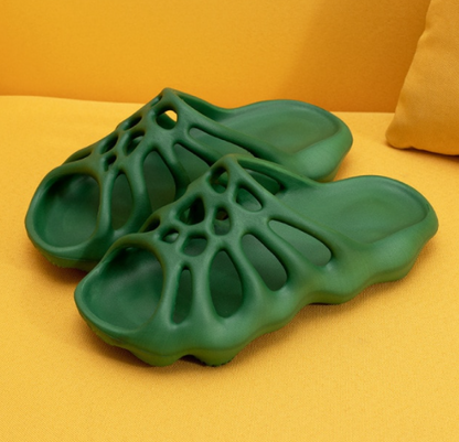 Plateau-Slipper mit Cut-Outs für Sommer 2025