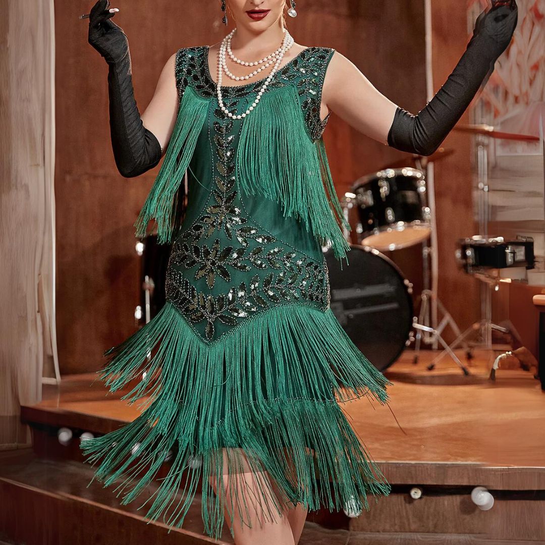 Pailletten- und Fransenkleid für Sommer 2025 von Camilla Gatsby