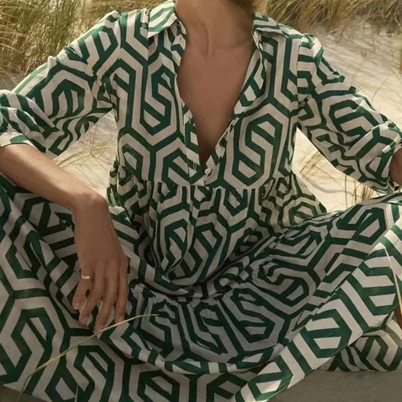 Damenkleid Mit V Ausschnitt Und Geometrischem Muster | Midi