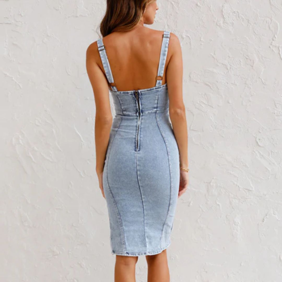 Jeans-Split-Kleid für den Sommer 2025 von Naomi
