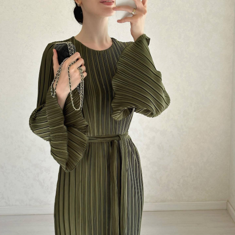 Maira - elegantes Kleid mit ausgestellten Ärmeln