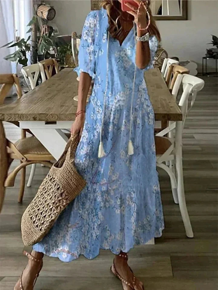Boho Maxikleid in Weiß mit Blumenmuster – Luftiges Sommerkleid mit V-Ausschnitt und Quasten