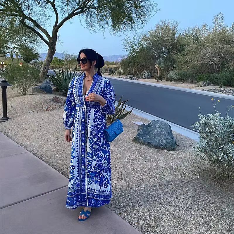 Isabe – Maxikleid mit königlichem Blau-Weiß-Print